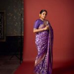 Ramya Krishnan Instagram - Wishing all a very Happy Diwali 🎉🎉 Styling by @jukalker Styling team @pratimajukalkar Banarasi saree @kavithaguttaofficial Jewellery @archithamauryagirrijewellery Makeup by @prakatwork Hairstylist @sharmilahairstylist Shot by @eshaangirri #Aha #DanceIkonOnAha #judge #diwali #celebration #teamrk