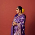 Ramya Krishnan Instagram - Wishing all a very Happy Diwali 🎉🎉 Styling by @jukalker Styling team @pratimajukalkar Banarasi saree @kavithaguttaofficial Jewellery @archithamauryagirrijewellery Makeup by @prakatwork Hairstylist @sharmilahairstylist Shot by @eshaangirri #Aha #DanceIkonOnAha #judge #diwali #celebration #teamrk
