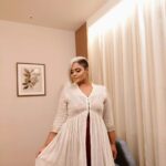 Ramya NSK Instagram - Had an amazing night singing for Dinamalar's Meet and Greet along with @devanekambarammusic. ❤️ Outfit: @varvidesigns Makeup: @sanjana_tupakula Residency Towers Chennai