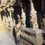 Ramya Pandian Instagram - Enthralled by the Kanchipuram Kailasanathar temple architecture which is believed to be the first structural temple built in South-India around 700CE by Mighty Pallavan king Narasimhavarman II (Rajasimha). A Mind-blowing fact is that the Maverick Monarch Raja Raja Chozhan - I visited this temple and drew inspiration to build the exceptional Brihadeeswara temple at Thanjavur, such is the architectural marvel of this temple(wonder). 🙏🏼 Kanchi Kailasanathar Temple