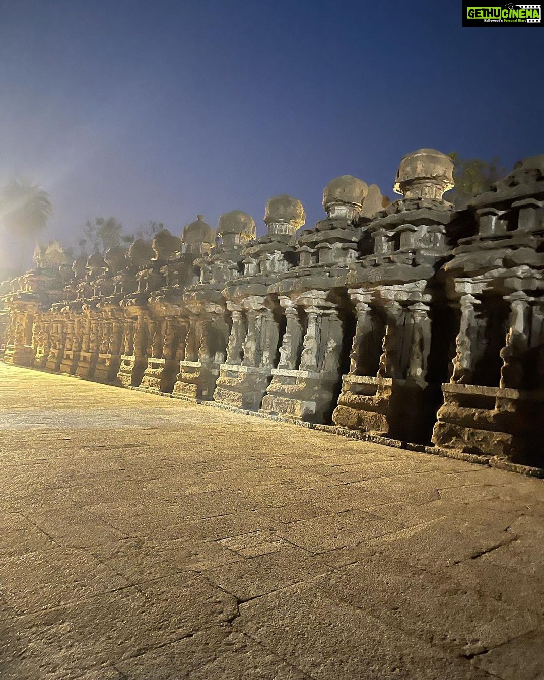 Ramya Pandian Instagram - Enthralled by the Kanchipuram Kailasanathar temple architecture which is believed to be the first structural temple built in South-India around 700CE by Mighty Pallavan king Narasimhavarman II (Rajasimha). A Mind-blowing fact is that the Maverick Monarch Raja Raja Chozhan - I visited this temple and drew inspiration to build the exceptional Brihadeeswara temple at Thanjavur, such is the architectural marvel of this temple(wonder). ππΌ Kanchi Kailasanathar Temple