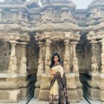 Ramya Pandian Instagram - Enthralled by the Kanchipuram Kailasanathar temple architecture which is believed to be the first structural temple built in South-India around 700CE by Mighty Pallavan king Narasimhavarman II (Rajasimha). A Mind-blowing fact is that the Maverick Monarch Raja Raja Chozhan - I visited this temple and drew inspiration to build the exceptional Brihadeeswara temple at Thanjavur, such is the architectural marvel of this temple(wonder). 🙏🏼 Kanchi Kailasanathar Temple