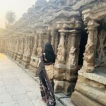 Ramya Pandian Instagram - Enthralled by the Kanchipuram Kailasanathar temple architecture which is believed to be the first structural temple built in South-India around 700CE by Mighty Pallavan king Narasimhavarman II (Rajasimha). A Mind-blowing fact is that the Maverick Monarch Raja Raja Chozhan - I visited this temple and drew inspiration to build the exceptional Brihadeeswara temple at Thanjavur, such is the architectural marvel of this temple(wonder). 🙏🏼 Kanchi Kailasanathar Temple