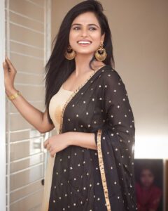 Ramya Pandian Instagram - Happy weekend insta fam! Outfit @label_ts_official @sundari_designer Photography @ayusharvind17 #ramyapandian
