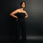 Ramya Pandian Instagram - Ray of light cutting through the dark… Photography & styling @anupamasindhia Make up and hair @pinkylohar Team @livingin24fps #ramyapandian