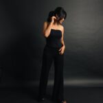Ramya Pandian Instagram - Ray of light cutting through the dark… Photography & styling @anupamasindhia Make up and hair @pinkylohar Team @livingin24fps #ramyapandian