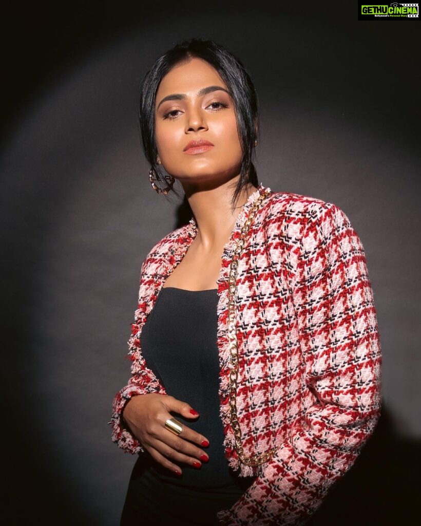 Ramya Pandian Instagram - No amount of darkness can hide the spark of the light from within … Photography & Styling @anupamasindhia Make up and hair @pinkylohar Team @livingin24fps #ramyapandian