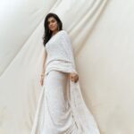 Ramya Pandian Instagram - Vellai nirame vellai nirame 🤍 Vizhiyil paadhi undhan nirame Mazhaiyil mulaiyum thumbai nirame…. Photography @anupamasindhia Saree @bholi_by_vartika Blouse @dithi.studio Earrings @pureallure.in Styling @anupamasindhia #ramyapandian