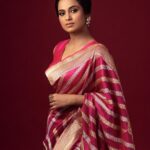 Ramya Pandian Instagram - அனைவருக்கும் தமிழர் திருநாள் வாழ்த்துகள் 🙏🏼 Photographer @bharanikumar_ Make up @kalwon_beauty Hair styling @ganesh_hair_architect Saree @real_weaverstory Blouse @dithi.studio Styling @fashionsignatureofficial Jewellery @konikajewellery #ramyapandian #happypongal