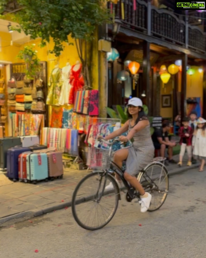 Ramya Pandian Instagram - Easily the most charming town where the streets come alive🤩 Wished for luck through the laterns & cycled around the streets - Lost in the infectious joy and charm of Hoi An ♥️ @hoianmemoriesland @sunworldbanahills #hoian #rpvacays #wishes #laterns #vietnam #memories Hội An, Đà Nẵng