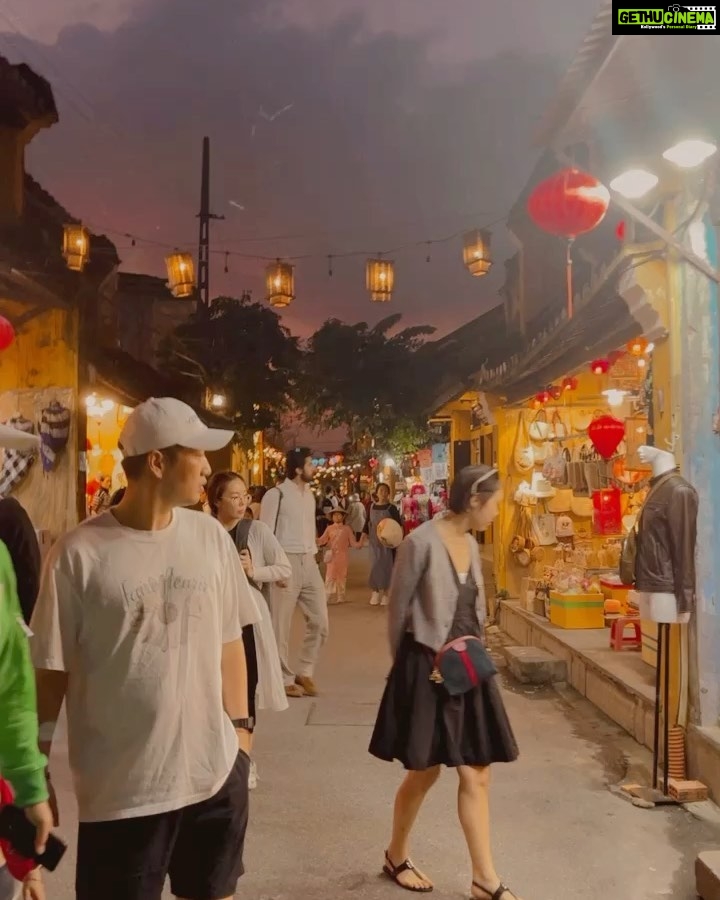 Ramya Pandian Instagram - Easily the most charming town where the streets come alive🤩 Wished for luck through the laterns & cycled around the streets - Lost in the infectious joy and charm of Hoi An ♥️ @hoianmemoriesland @sunworldbanahills #hoian #rpvacays #wishes #laterns #vietnam #memories Hội An, Đà Nẵng