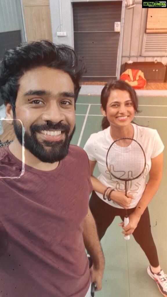Ramya Pandian Instagram - Just saturdaying … Energetic badminton session with @saisiddharth Wishing you a great weekend my dear insta fam! #badminton🏸 #weekend #cardio
