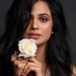 Ramya Pandian Instagram - 'White roses and dawn' state of mind.. Photographer @dxgphotographer Styling @anupamasindhia Make up @kalwon_beauty Hair styling @ganesh_hair_architect #ramyapandian