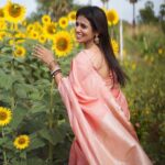 Ramya Pandian Instagram – “Making the most of the wedding decor… sunflowers and me.” 🌻

#lifeisbeautiful #positivevibes #happydays Tirunelveli