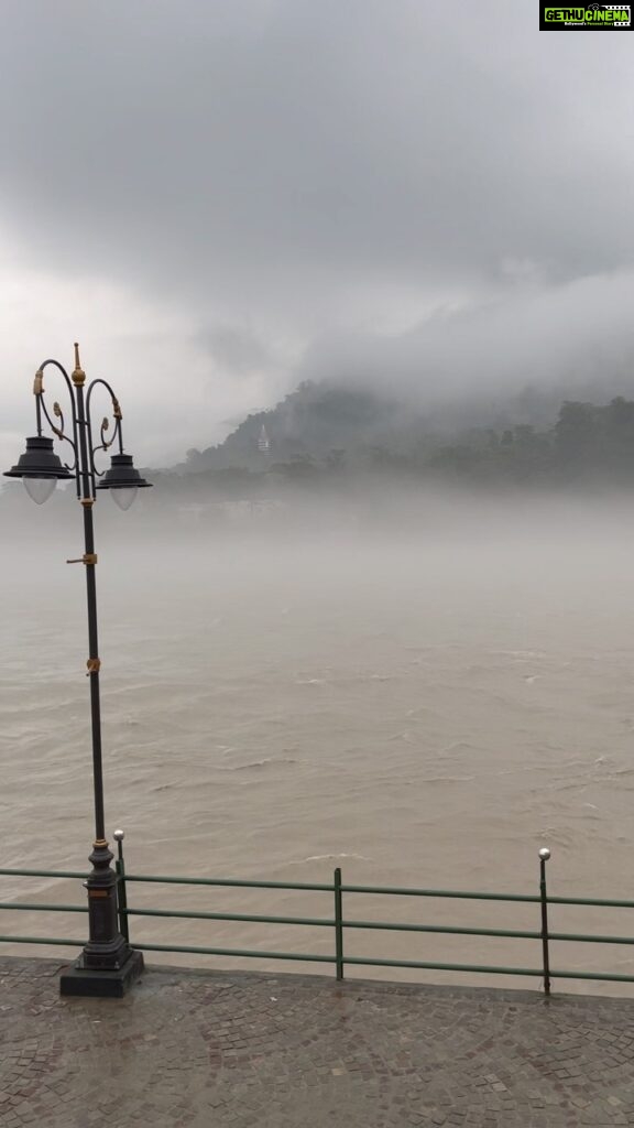 Ramya Pandian Instagram - Life lately 😇 Peace and Light ✨ #rishikesh #ganges #divine #bliss