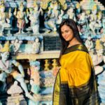 Ramya Pandian Instagram – Friday mornings.. fully positive…. Fully content 💛

#saree #temple #traditional #positivity