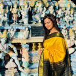 Ramya Pandian Instagram - Friday mornings.. fully positive…. Fully content 💛 #saree #temple #traditional #positivity