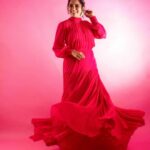 Ramya Pandian Instagram - Living it up in Pink 💖 Photography @palaniappansubramanyam Outfit & Styling @chaitanyarao_official Make up @kalwon_beauty Hair styling @soniyarameshbabu_muah #ramyapandian #photography #photoshoots