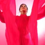 Ramya Pandian Instagram - Living it up in Pink 💖 Photography @palaniappansubramanyam Outfit & Styling @chaitanyarao_official Make up @kalwon_beauty Hair styling @soniyarameshbabu_muah #ramyapandian #photography #photoshoots