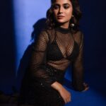 Ramya Pandian Instagram – The flair. The lights. Polarized 

Photography @palaniappansubramanyam 

Make up @kalwon_beauty 

Hair styling @soniyarameshbabu_muah 

Outfit & Styling @chaitanyarao_official 

#ramyapandian