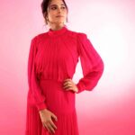 Ramya Pandian Instagram - Living it up in Pink 💖 Photography @palaniappansubramanyam Outfit & Styling @chaitanyarao_official Make up @kalwon_beauty Hair styling @soniyarameshbabu_muah #ramyapandian #photography #photoshoots