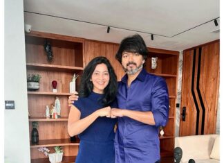 Ramya Subramanian Instagram - The pic that I go back to everytime I need a smile !!!😀😃😄😁☺️😊😇 Wishing our Thalapathy a ‘Bloody Sweet’ Leo Birthday ….🥳 🎊🎉♥️