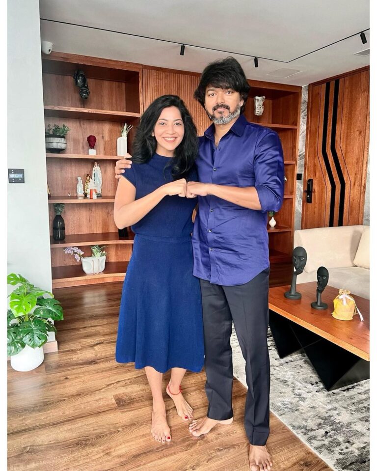 Ramya Subramanian Instagram - The pic that I go back to everytime I need a smile !!!😀😃😄😁☺️😊😇 Wishing our Thalapathy a ‘Bloody Sweet’ Leo Birthday ….🥳 🎊🎉♥️