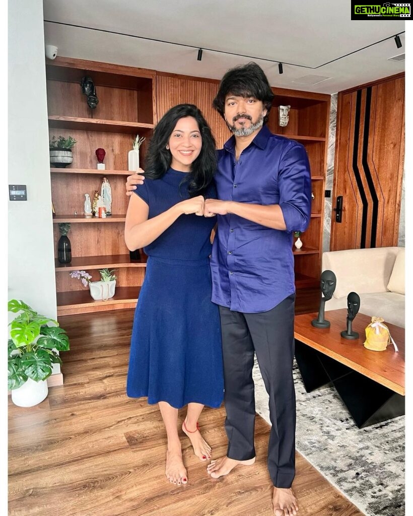 Ramya Subramanian Instagram - The pic that I go back to everytime I need a smile !!!😀😃😄😁☺😊😇 Wishing our Thalapathy a ‘Bloody Sweet’ Leo Birthday ….🥳 🎊🎉♥