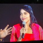 Ramya Subramanian Instagram - I witnessed a spectacle like never before with a crowd of 50,000 and more audience coming together for this one man @jharrisjayaraj 🕺🏻🙏🏻🤍!!!!! So honored to have been a part of the record breaking concert series #HeartsOfHarris 3.0 and 4.0 …🤍🥹 Thank you to the most humble @jharrisjayaraj sir ,the wonder woman who does it all @sumaharris Mam and @malikstreams @msgold.my for this golden opportunity !!!🙏🏻🙏🏻🙏🏻 Music Forever 🤍🙌🏻🫶🏻😇
