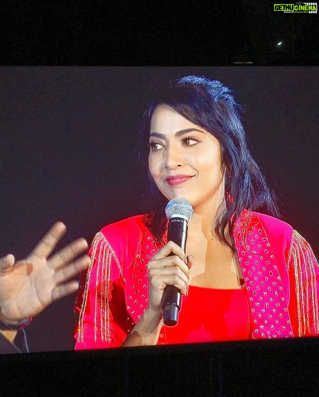 Ramya Subramanian Instagram - I witnessed a spectacle like never before with a crowd of 50,000 and more audience coming together for this one man @jharrisjayaraj πΊπ»ππ»π€!!!!! So honored to have been a part of the record breaking concert series #HeartsOfHarris 3.0 and 4.0 β¦π€π₯Ή Thank you to the most humble @jharrisjayaraj sir ,the wonder woman who does it all @sumaharris Mam and @malikstreams @msgold.my for this golden opportunity !!!ππ»ππ»ππ» Music Forever π€ππ»π«Άπ»π