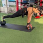 Ramya Subramanian Instagram - If you think a minute goes by fast, You’ve never done a Plank before. Go plank it up today and tell me how it feels !💯🔥😅💪🏻 #PlankGoals