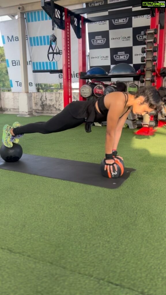 Ramya Subramanian Instagram - If you think a minute goes by fast, You’ve never done a Plank before. Go plank it up today and tell me how it feels !💯🔥😅💪🏻 #PlankGoals