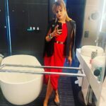 Ranjini Haridas Instagram - Reminder to self ..gotta work to keep travelling ..time to head back home it is!!!😬 #imback #readytowork #callme #emceeforlife #paidtotalk #ranjiniharidas