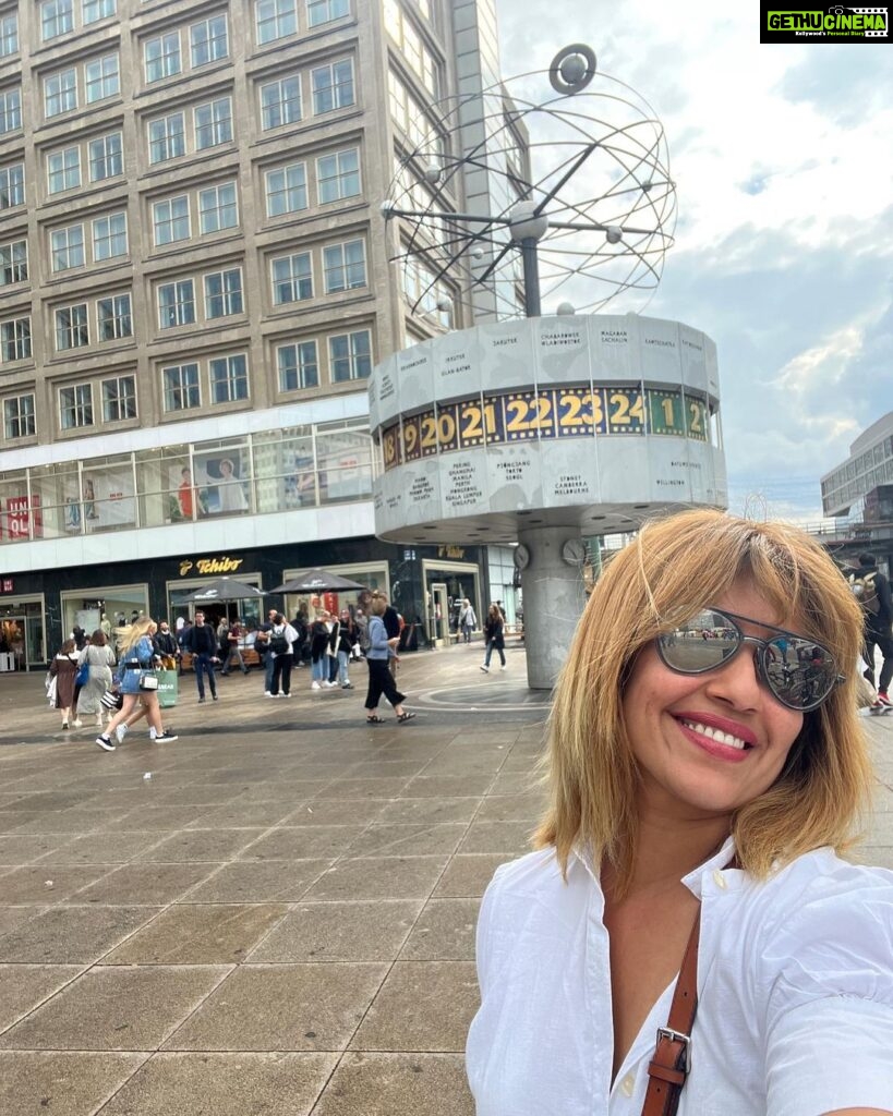 Ranjini Haridas Instagram - 😚😁 #alexanderplatz #worldtimeclock #berlin #germany Alexander Platz Berlin