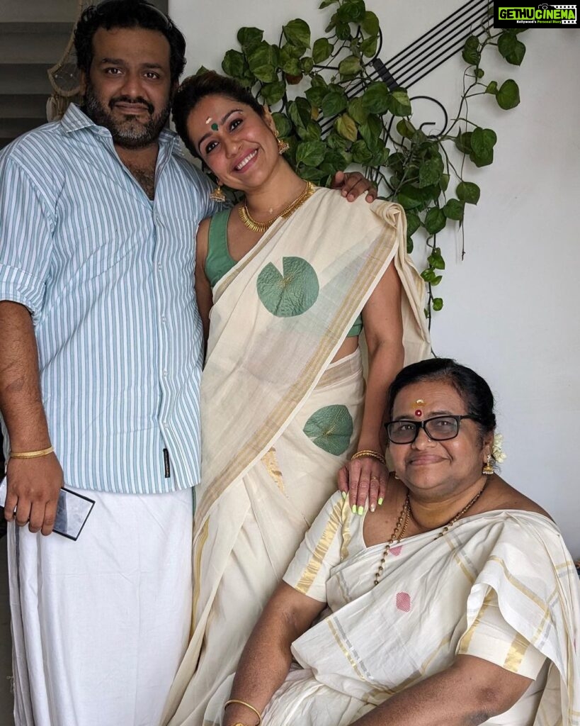 Ranjini Haridas Instagram - Onam with the fam .❤ @haridassujatha @sreepriyan #thiruvonam #family #firstloves