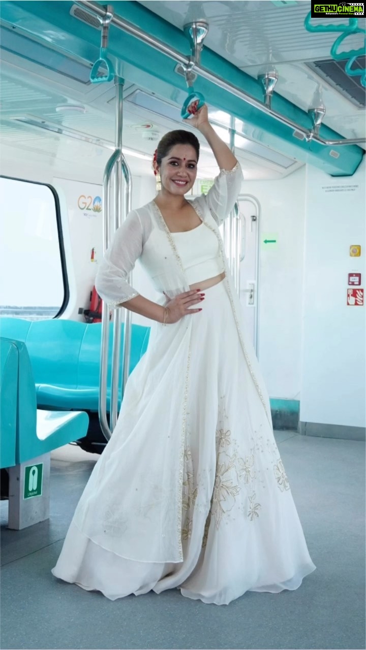 Ranjini Haridas Instagram - This year’s Onam was definitely a happy and joyous one .As part of one of the shows I was part of, I got to go on the @kochiwatermetro and was blown away by the world class facilities offered . From running 3 stops and 9 water metros now,I hear they plan to expand it to over 30 stops with 78 boats in the next few years which is fantastic news . As someone who has constantly complained about why our waterways have not been utilised for transportation and tourism effectively, I am mighty pleased this festive season !!! I urge all of you to go not just check it out but make it a part of your regular transportation needs coz honestly, IT’S AWESOME !!!❤️ Also this is not a paid promo of any sort .. I was there,was impressed, clicked some pics and wanted to share my honest opinion and of course the pics 😂 Hair and Makeup @mukeshmuralimakeover Outfit @milandesignkochi #happythiruvonam #endekochi #pyaarapyaaracochintown #kochiwatermetro #onamcelebrations #ranjiniharidas