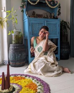 Ranjini Haridas Instagram - സന്തോഷത്തിന്റെയും ഐശ്വര്യത്തിന്റെയും ഓണാശംസകൾ !!!

Happy Thiruvonam people ❤️

#thiruvonam #happiness #prosperity #love #kindness #abundance #compassion