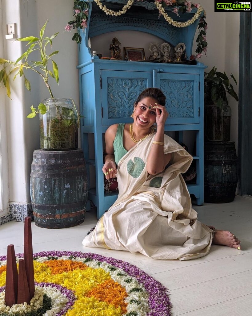 Ranjini Haridas Instagram - സന്തോഷത്തിന്റെയും ഐശ്വര്യത്തിന്റെയും ഓണാശംസകൾ !!! Happy Thiruvonam people ❤ #thiruvonam #happiness #prosperity #love #kindness #abundance #compassion