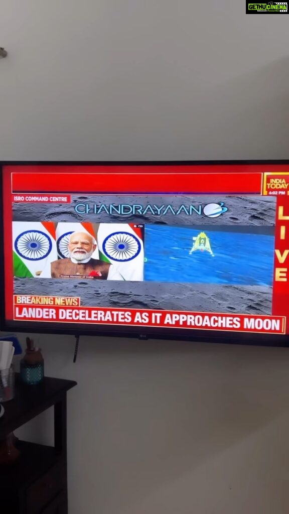 Ranjini Haridas Instagram - India conquers the moon .Chandrayaan 3 lands successfully.What a proud proud moment for our country !!! Kudos to each and every one at @isro.in who worked tirelessly for this day to become a reality !!! Vande Mataram 🇮🇳 #indiaonthemoon #chandrayan3lands #landingsuccessful #indyeah #isroindia #proudindian #jaiho