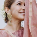 Ranjini Haridas Instagram - I love festive season and the joy it brings everyone !!!❤️ I also love this song and it ended up being a perfect fit for this edit so here we go !!!😂 Videography and editing @nithin_c_nandakumar Hair and make up @jaan_moni_das #festiveseason #onamishere #happiness #peace #prosperity #abundance #laughter #love #ranjiniharidas