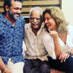 Ranjini Haridas Instagram - Catching up with my Cycle Achan (valyachan ) and Valyamma after ages !!!❤️ His health is not the best at the moment so please do keep him in your prayers .🙏 #konnidiaries #dadshometown #pathamthitta #family #afteralongtime