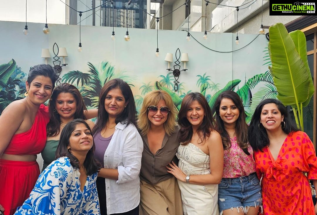 Ranjini Haridas Instagram - Dubai Summer Vibes !!!☀️ @amarasmummy @soums.mathew @ms_rmartini @tina.binoy @ganachebyrohini @monisha_therealtoothfairy @aleesharoshan #dubaidairies #saturday #brunchinthecity #funvibes #goodtimes