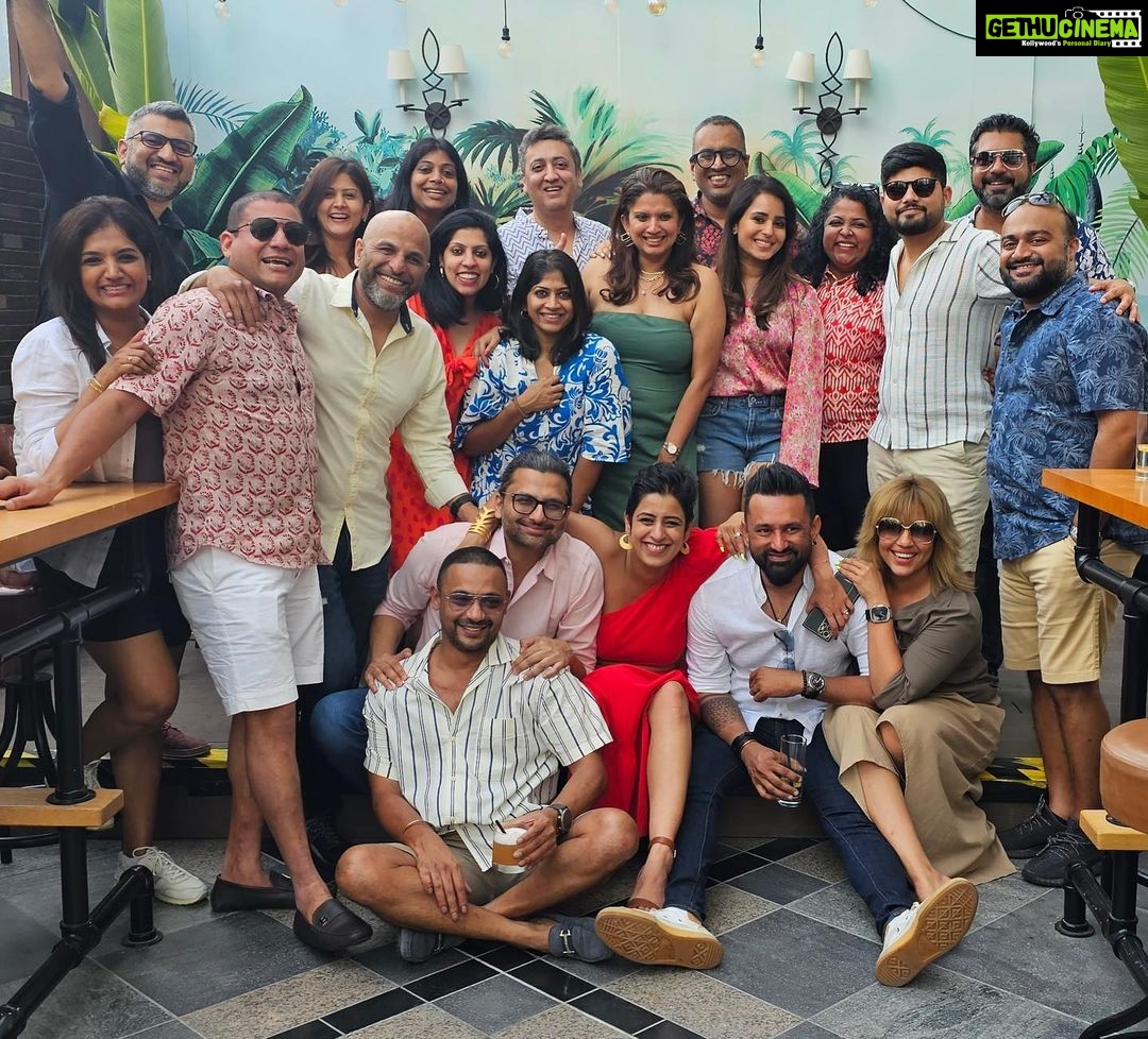 Ranjini Haridas Instagram - Saturday brunch with this gang turned out to be a mad one !!!🤪 @sharathpulimood @tina.binoy @ms_rmartini @shnkrs19 @amarasmummy @abhibasskoffee @suji83 @arjuneapen11 @josephdominic2021 @ganachebyrohini @arjunthomas @laya2925 @monisha_therealtoothfairy @hammer1980rana @soums.mathew #dubaidiaries #saturdaybrunch #funvibes #goodtimes #ranjiniharidas