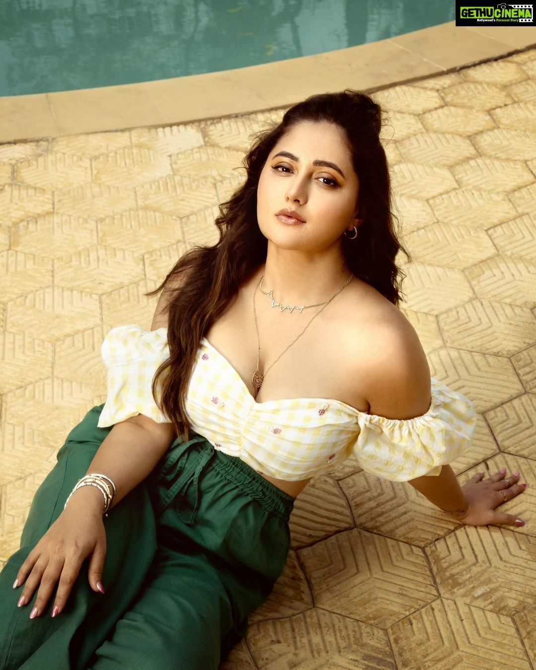Rashami Desai Instagram - Only glance....no words required 🧿 . . . . . . . #rashamidesai #rashamians #immagical✨🧞♀️🦄 #rythmicrashami💃 #whatelseispossiblenow #picoftheday