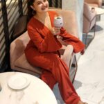 Rashami Desai Instagram - In long term relationship with amazing food and we both are loyally committed to each other . . #rashamidesai #rashamians #food #friends #work #teamRD #love #diva #rythmicrashami💃 #immagical✨🧞‍♀️🦄 #whatmoreispossible Radisson Mumbai Goregaon