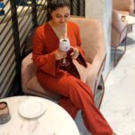 Rashami Desai Instagram - In long term relationship with amazing food and we both are loyally committed to each other . . #rashamidesai #rashamians #food #friends #work #teamRD #love #diva #rythmicrashami💃 #immagical✨🧞‍♀️🦄 #whatmoreispossible Radisson Mumbai Goregaon