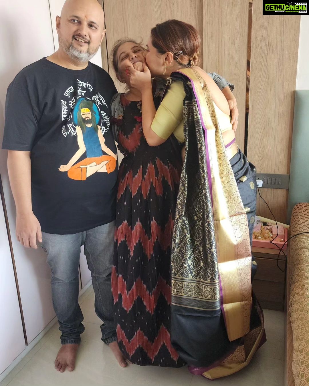 Rashami Desai Instagram - Done deal 👍🏻 Happy birthday rasila 🫶🏻 . . #rashamians #rashamidesai #love #birthdaygirl #immagical✨🧞♀️🦄 #whatelseispossible India