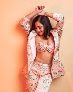 Rashami Desai Instagram - ✨️ Being a sunshine on a cloudy day !!!!! ✨️
.
.
.
.
.
.
.
.
Shoot for @fablookmagazine
Founder & styled by @milliarora7777  @ankittt.chadda.official
Styled by @mitushigupta
Outfit by @papzclothing
Mua @izasetia_makeovers
Hair @amuthevar
📸 @tanmaymainkarstudio
Artist reputation management : @shimmerentertainment

#imrashamidesai #immagical✨🧞‍♀️🦄 #rashamians #sunshine #vibe #love #diva #fashion #whatelseispossible