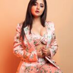 Rashami Desai Instagram - ✨️ Being a sunshine on a cloudy day !!!!! ✨️ . . . . . . . . Shoot for @fablookmagazine Founder & styled by @milliarora7777 @ankittt.chadda.official Styled by @mitushigupta Outfit by @papzclothing Mua @izasetia_makeovers Hair @amuthevar 📸 @tanmaymainkarstudio Artist reputation management : @shimmerentertainment #imrashamidesai #immagical✨🧞‍♀️🦄 #rashamians #sunshine #vibe #love #diva #fashion #whatelseispossible