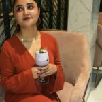 Rashami Desai Instagram - In long term relationship with amazing food and we both are loyally committed to each other . . #rashamidesai #rashamians #food #friends #work #teamRD #love #diva #rythmicrashami💃 #immagical✨🧞‍♀️🦄 #whatmoreispossible Radisson Mumbai Goregaon